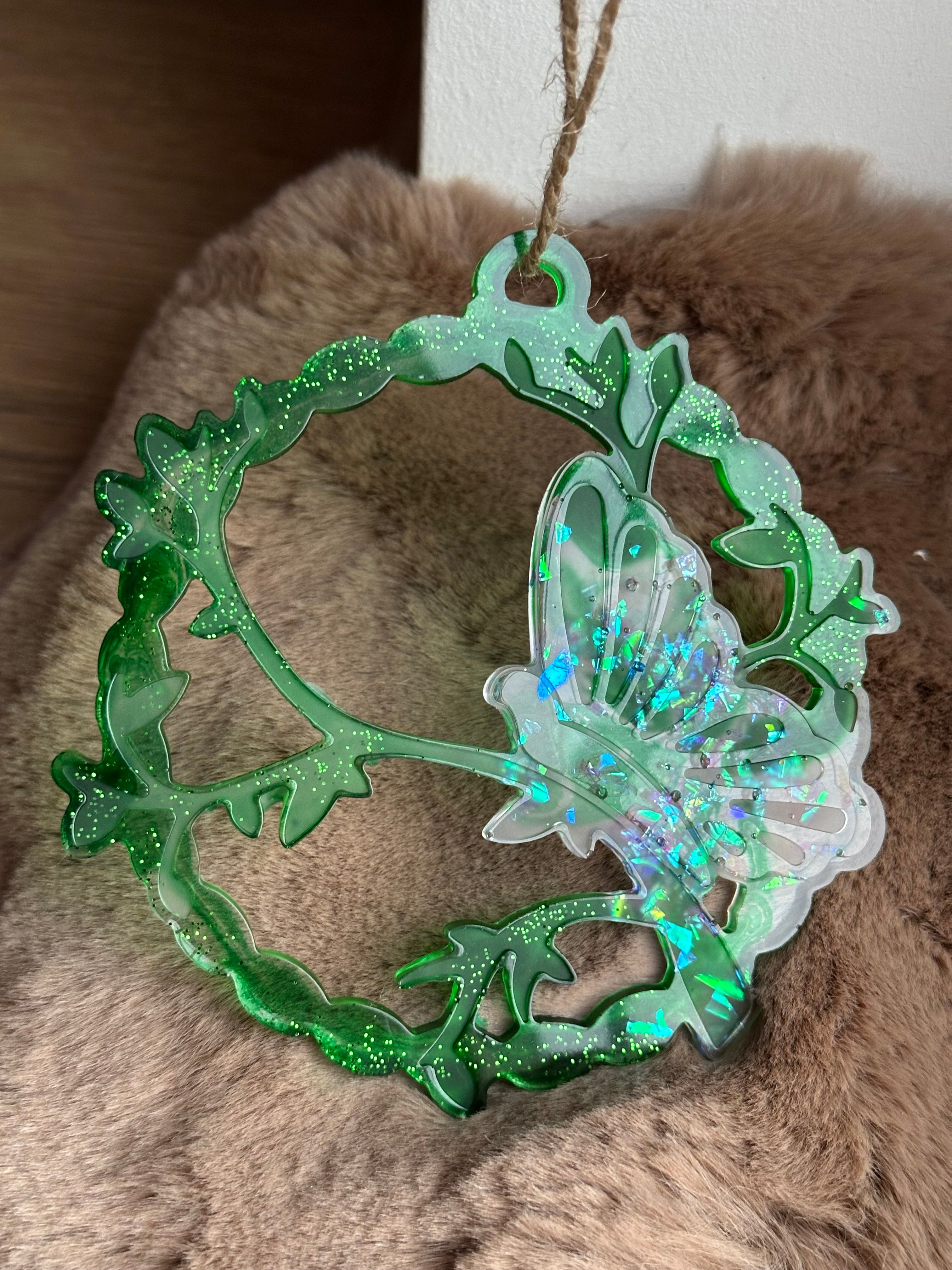 Anhänger aus Epoxidharz mit Schmetterling